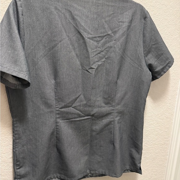 Figs Gray Scrub Short Sleeve Top Size M - Picture 3 of 5